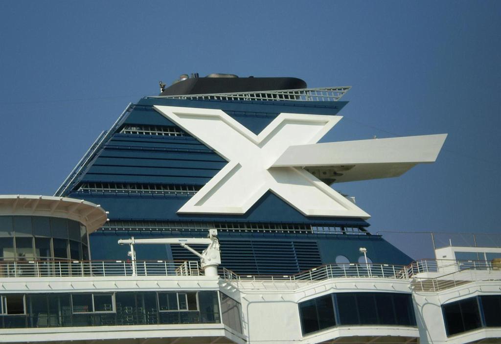CELEBRITY CRUISES - Valletta - Malta (by Enrico Veneruso 06.6.2008).JPG